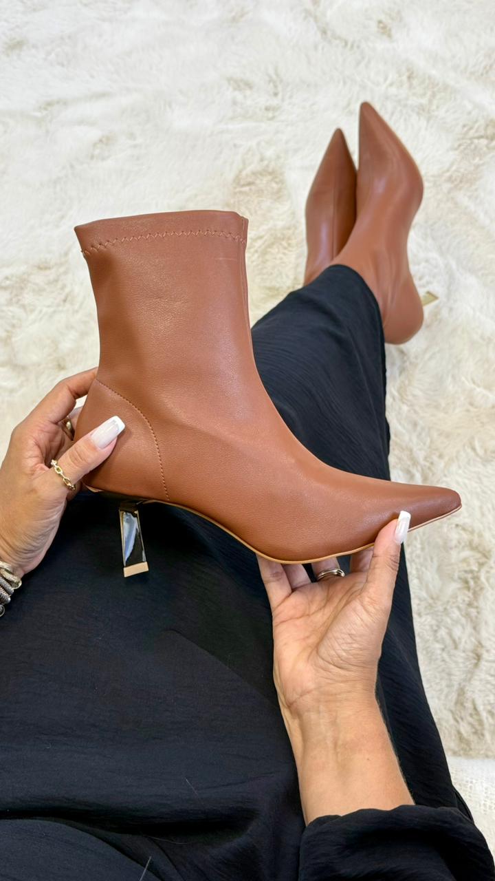 BOTA RFK 261 CARAMELO